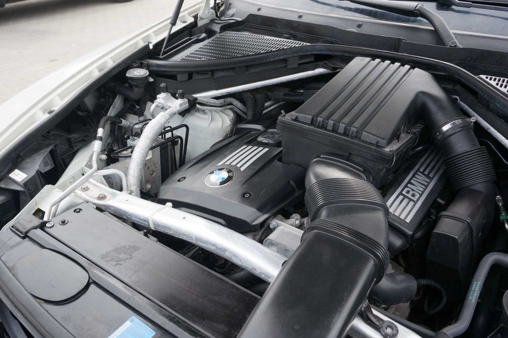 BMW X5 E70 3.0si AT
