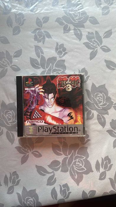 Tekken 3 PS1 PAL Platinum – Completo com Manual (SCES-01237)