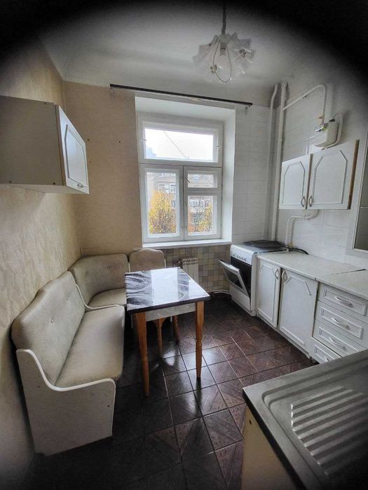 Квартира 2кімнати, сталінка, 56кв.м, автономне опалення, центр міста