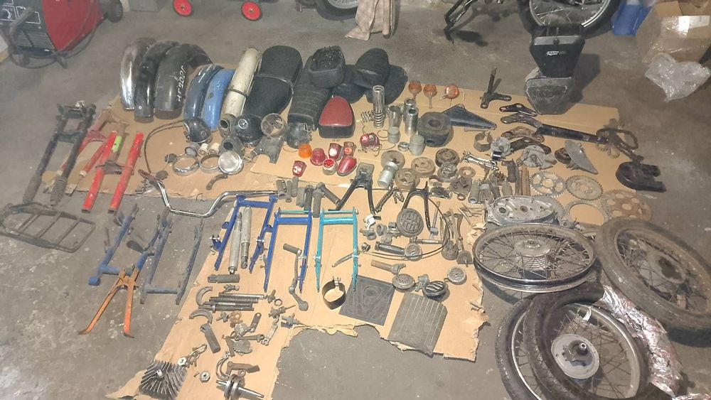 Części WSK 125. SHL. MZ .Simson.jawka  Komar Romet  motorynka. Kó