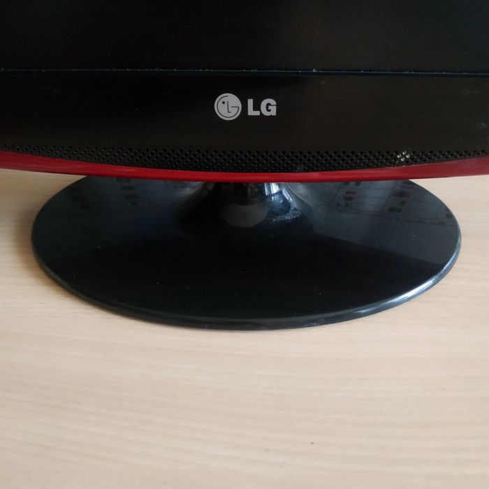Монитор LG диагональ 55 см с функцией ТВ