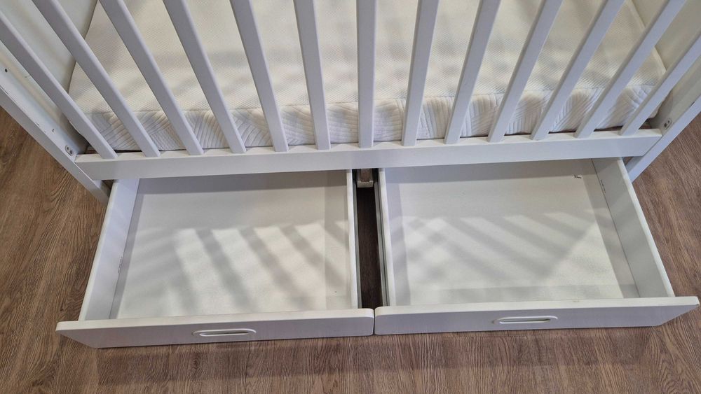 Berço IKEA Stuva com gavetas, colchao e guarda de grades