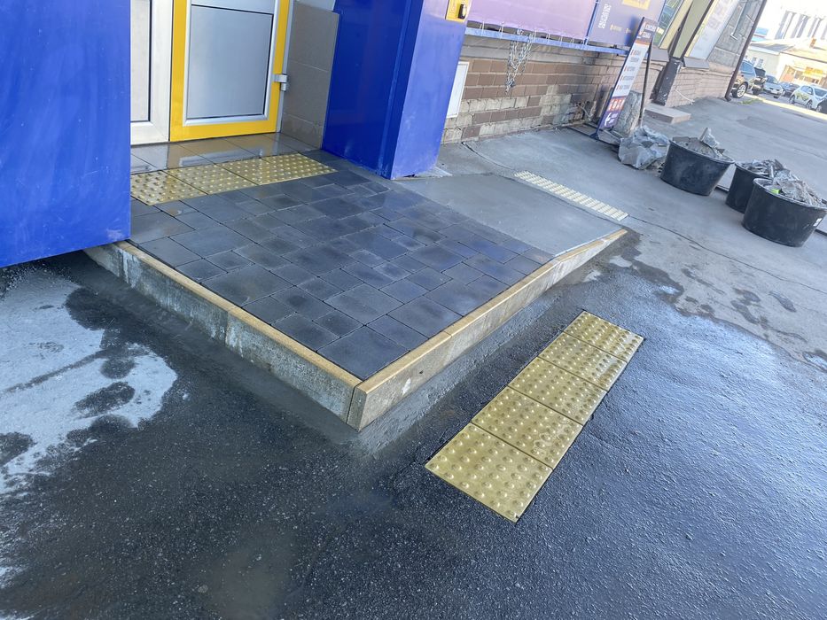 Уклатка тротуарної плиткі