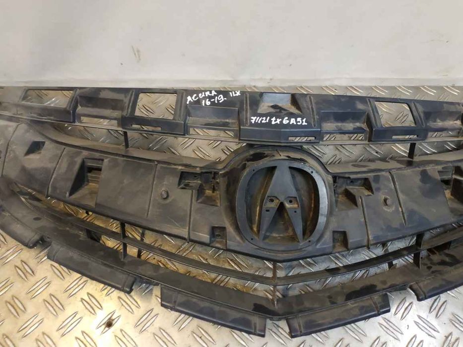 VAG Touareg 15- решітка радіатора була паяна, перед RC1153 2H6853677