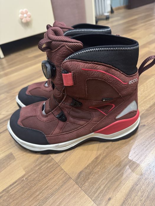 Продам зимові ботинки ECCO