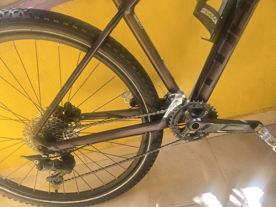 Bicicleta BTT Cube Access Race 29" (Transmissão 2x11 e Suspensão RockShox)