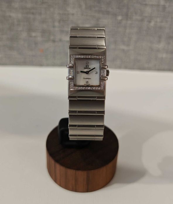 Жіночий годинник Omega Constellation Quadra 1528.76.00 з діамантами