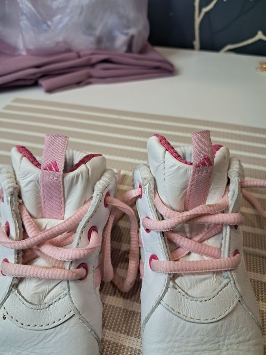 Adidas пінетки ,made in Indonesia.