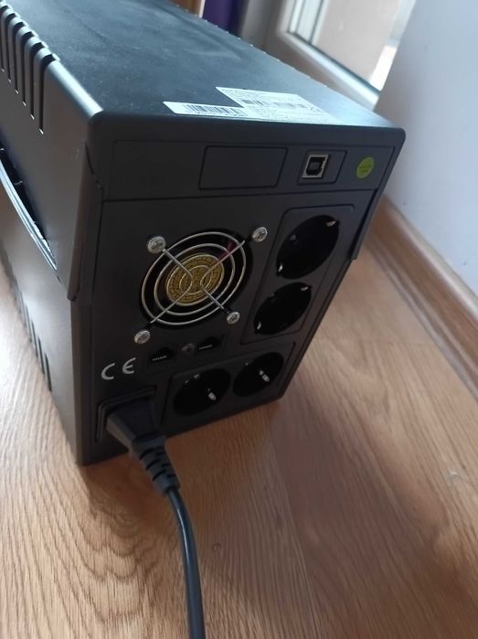 Zasilacz Awaryjny UPS 1500VA 900W