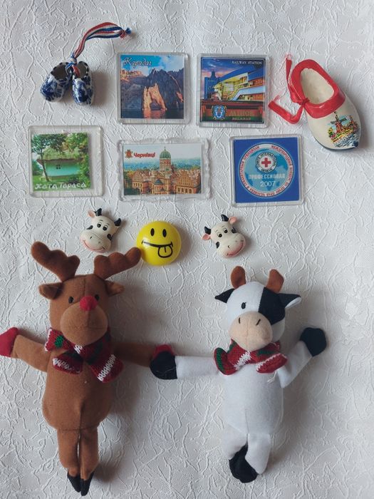 Магніти на холодильник