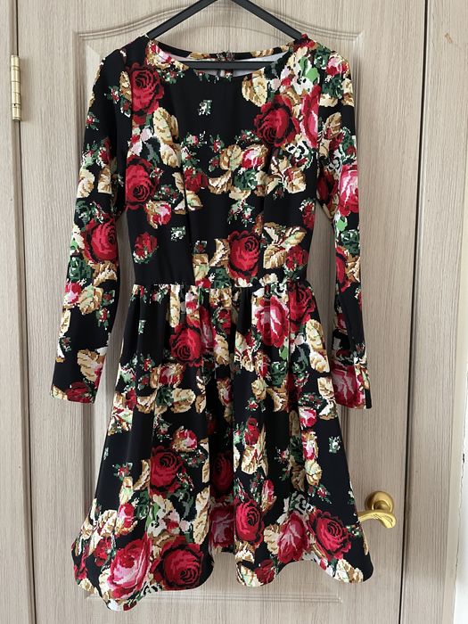 Платье размер M