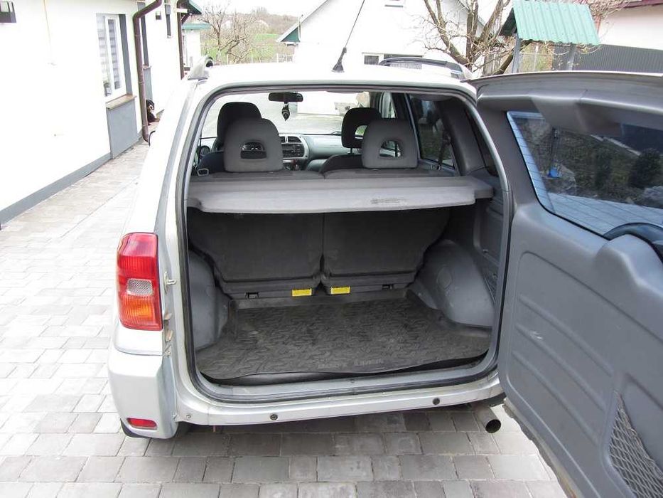 Toyota RAV4 2002 II покоління 2.0i MT (150 к.с.) 4WD