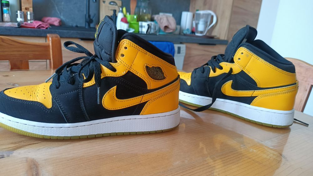 Nike Air Jordan 1 mid se HJ5940-071 rozm 39 (24.5 cm)