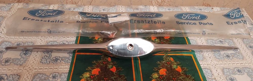 Хромированный молдинг на решетку радиатора Ford Orion 90-95