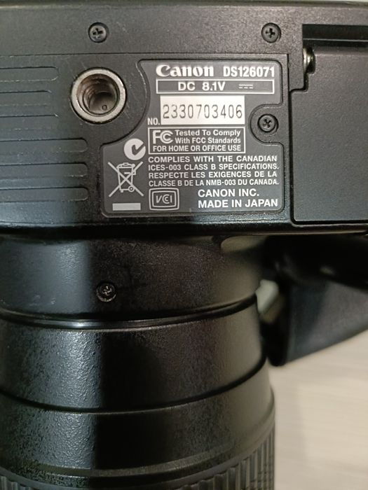 Máquina fotográfica Canon Ds126071