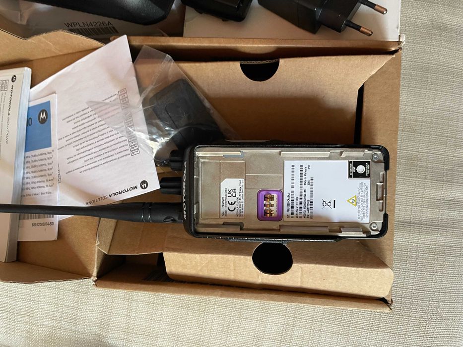 MOTOROLA DP2400e UHF radiotelefon cyfrowy DMR IP67 Nowa zestaw