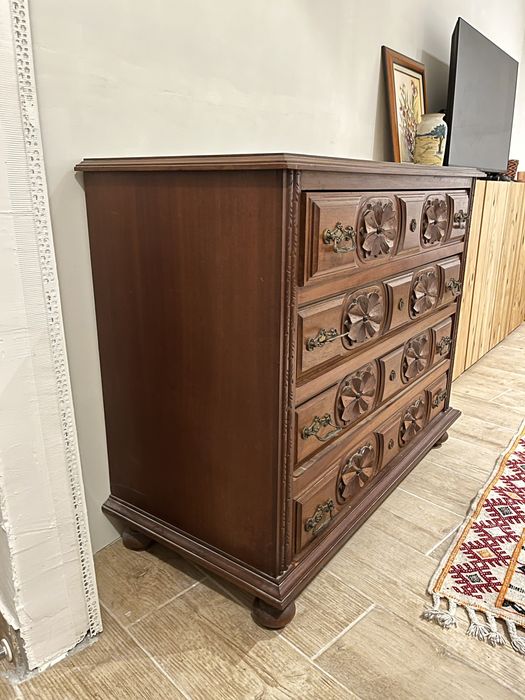 Vendo comoda de madeira maciça