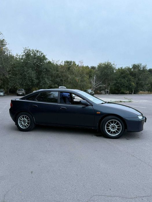 Mazda 323F BA 1998