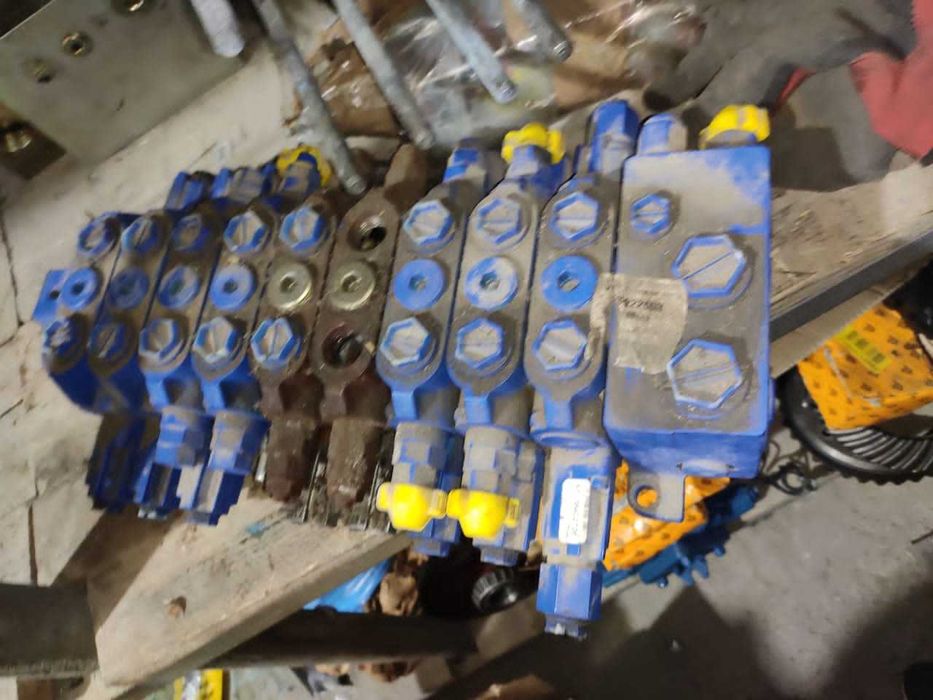 розподільник гідравлічний распределитель JCB 8040ZTS  25/222653