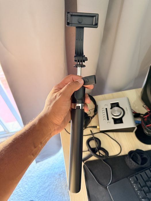 Tripé com suporte de telefone, 1.70cm PRETO - NOVO SELADO.