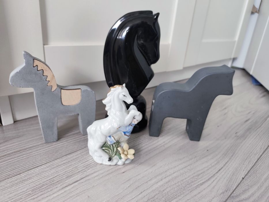 Zestaw konie figurki koniara koń
