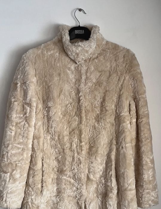 Płaszcz, beżowy kożuch, futro