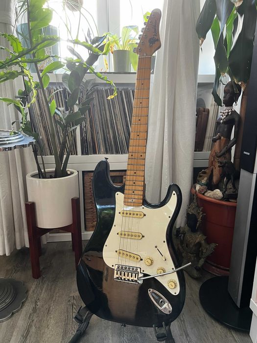 Guitarra elétrica Washburn Lyon Series preta - OPORTUNIDADE
