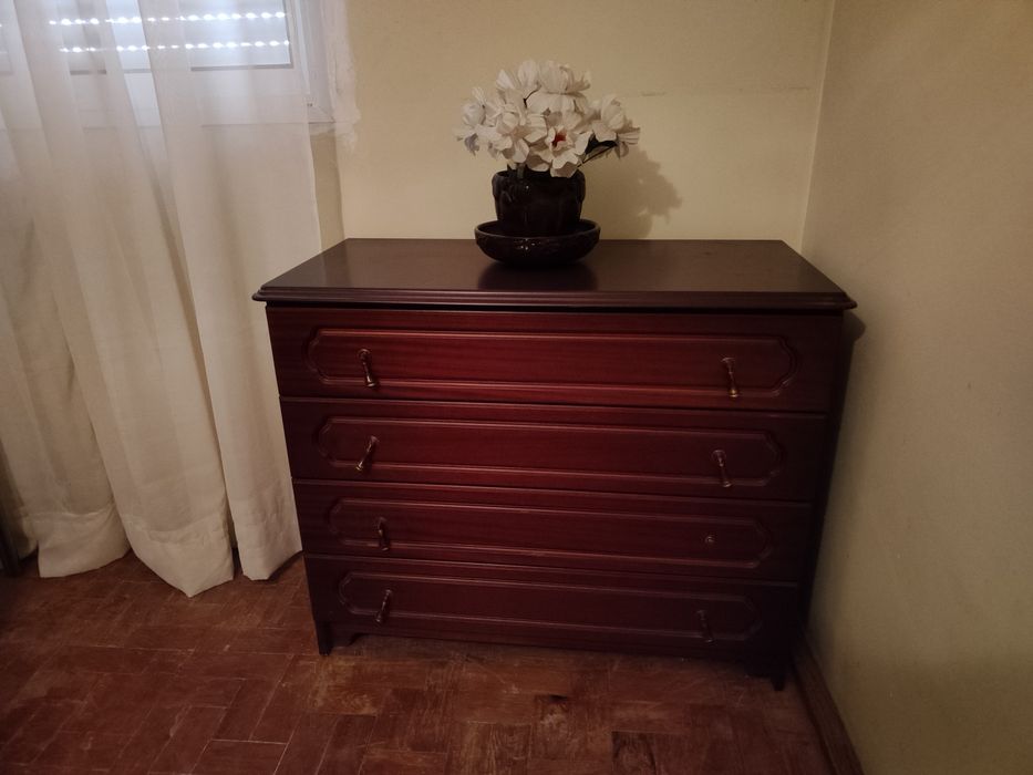 Cómoda de madeira, 4 gavetas - Como Nova