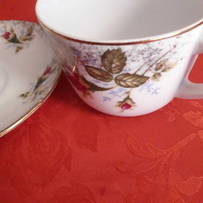 Filiżanki porcelanowe i talerzyki 2 sztuki