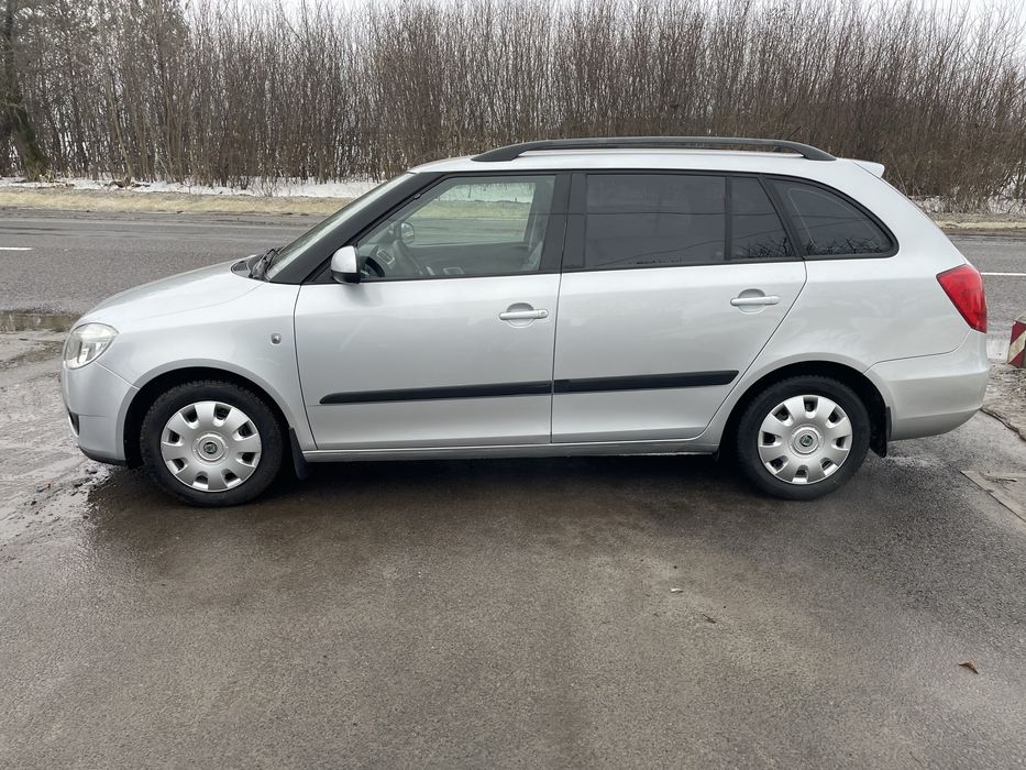 Автомобіль Шкода Фабія 2008року