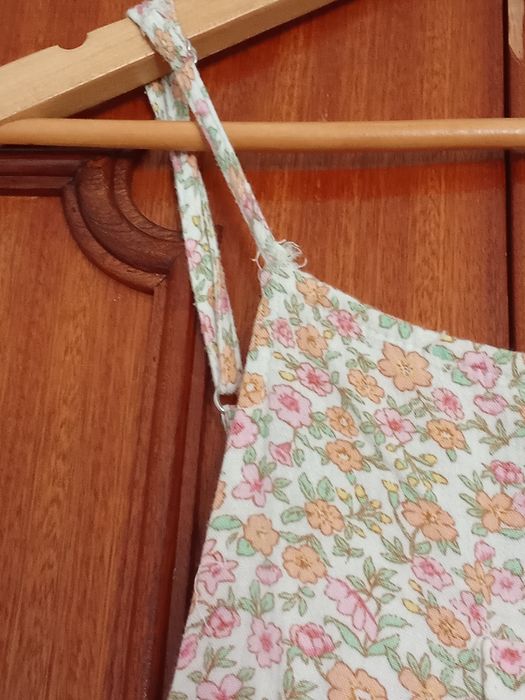 Macacão florido (Lefties)lindo