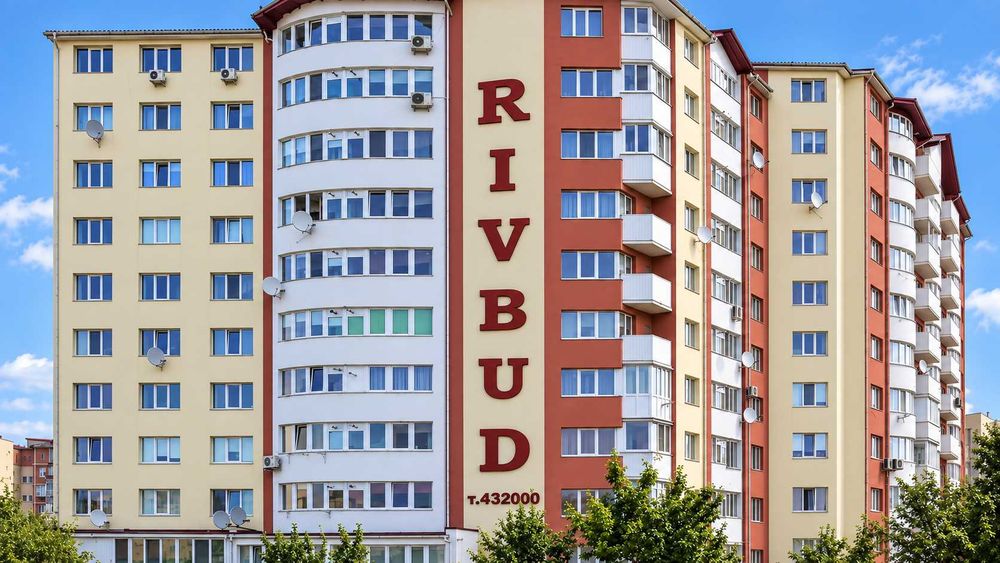 Продам двокімнатну квартиру  81 кв.м. з ремонтом в жк Рівбуд, вул.Академіка Ст.Дем'янчука 1А.
