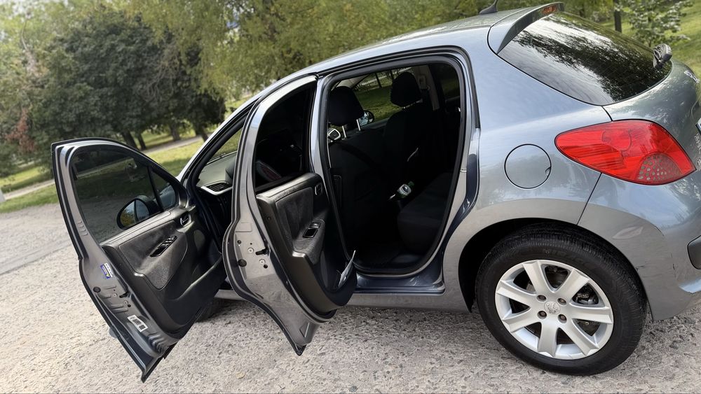 Peugeot 207 2008 року
