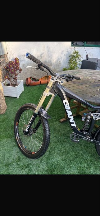 Giant Glory 8.0 – Downhill / DH – Suspensão Dupla