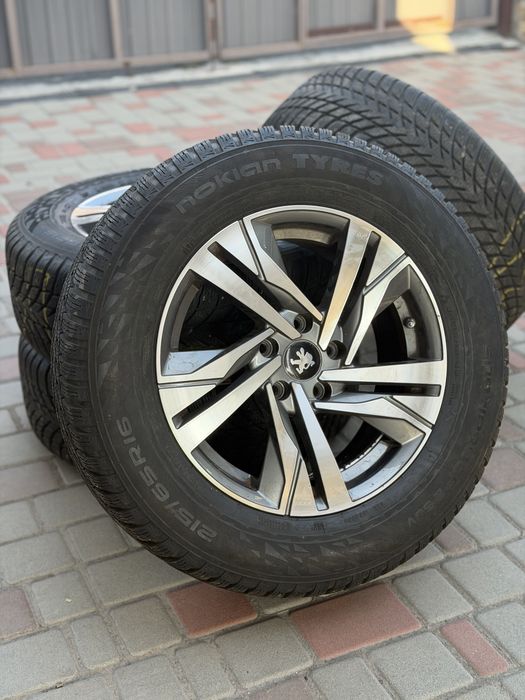 Продам диски с резиной  215/65/R16