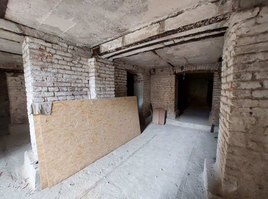 Продаж комерційного приміщення 122,3м2 в. Підвалля м. Дрогобич