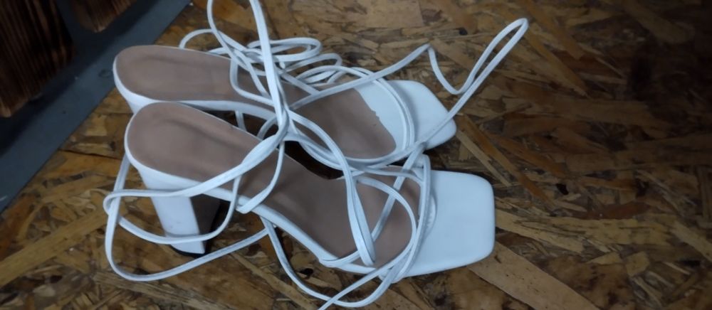 Босоніжки жіночі