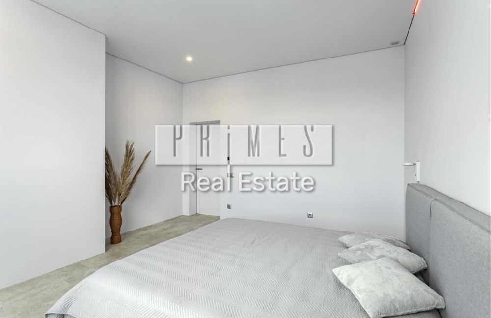 Будинок з топовою ділянкою в Лісниках повністю готовий до заселення.