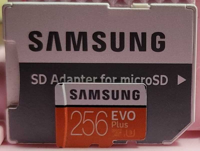 Карта памяти Samsung EVO Plus 256GB 100Mb/s microSDXC UHSI U3 (adapter