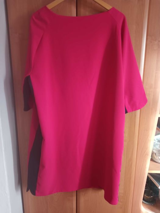 Sukienka w odcieniu fuksji