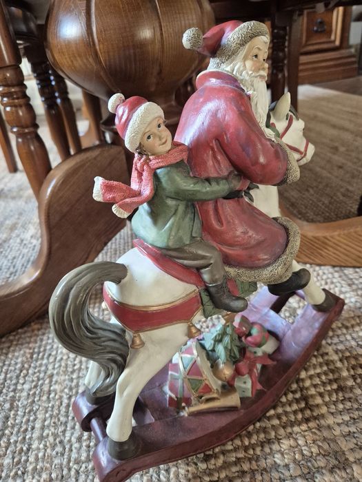 Mikołaj na koniu 30 cm Boże Narodzenie