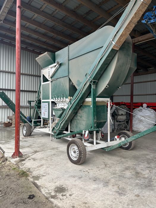 Самохідний, зерноочисний комплекс СОК-25