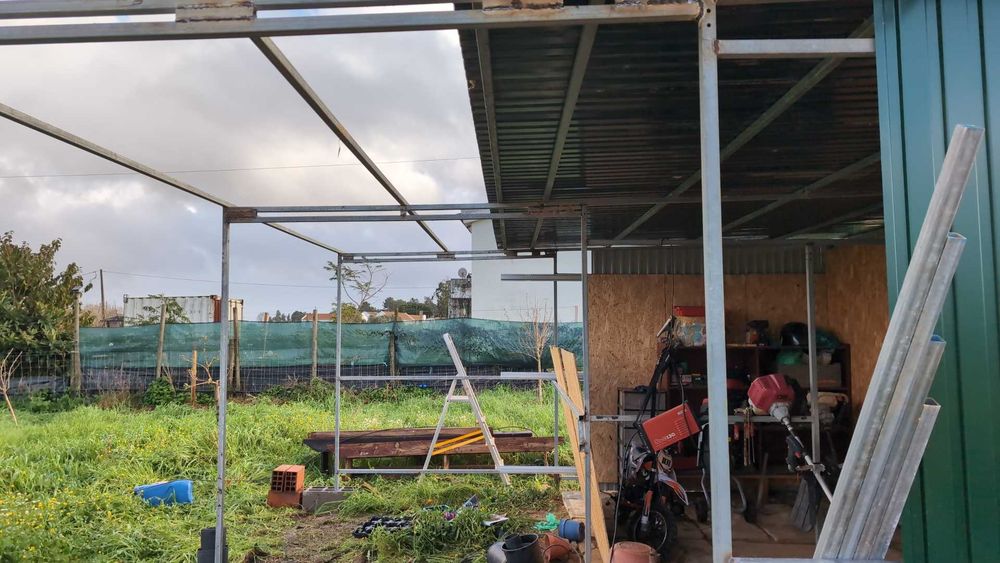 Estruturas metálicas ligeiras - Telheiros / Canis / Abrigos de Jardim