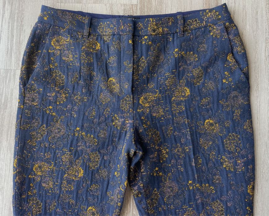 Calças azuis com flores (Caroll, tamanho 42)