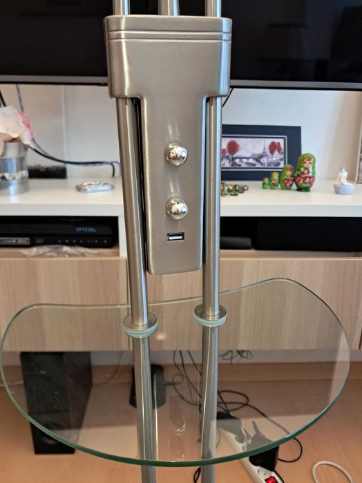 Candeeiro de Pé LED CristalRecord Alari com Dupla Luz, Prateleira e USB
