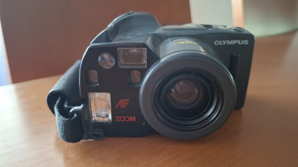 Máquina fotográfica rolo Olympus