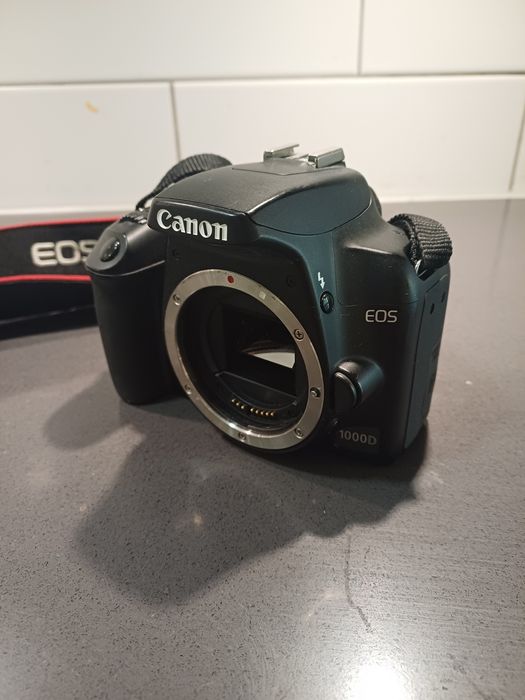 Продам Canon EOS 1000D