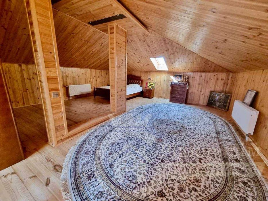 Елітний будинок з власним озером і басейном Козин  . Без комісії