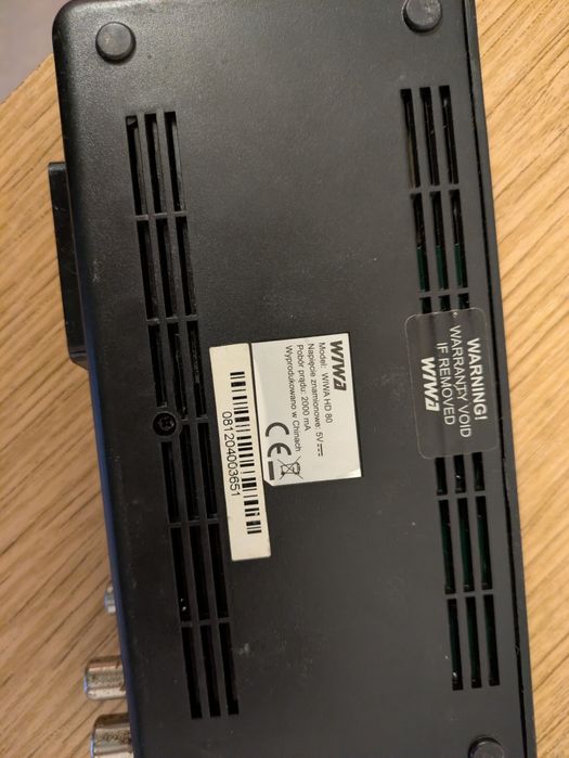 Dekoder DVB-T 1 z pilotem i kablem zasilającym