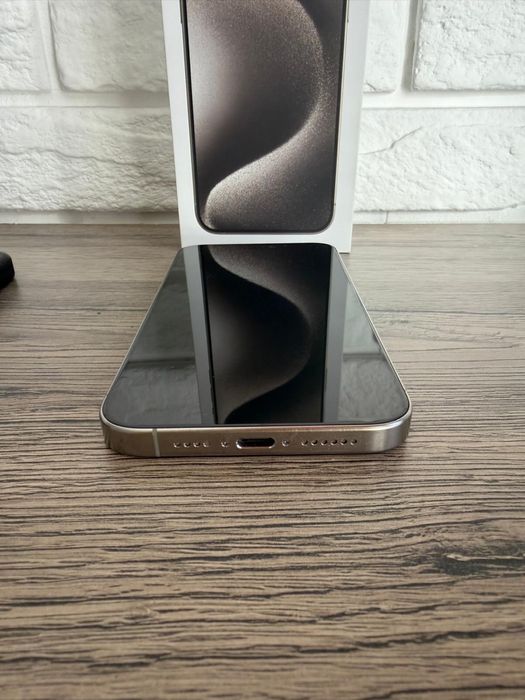 Sprzedam iphona 15 pro max kondycja baterii  90%